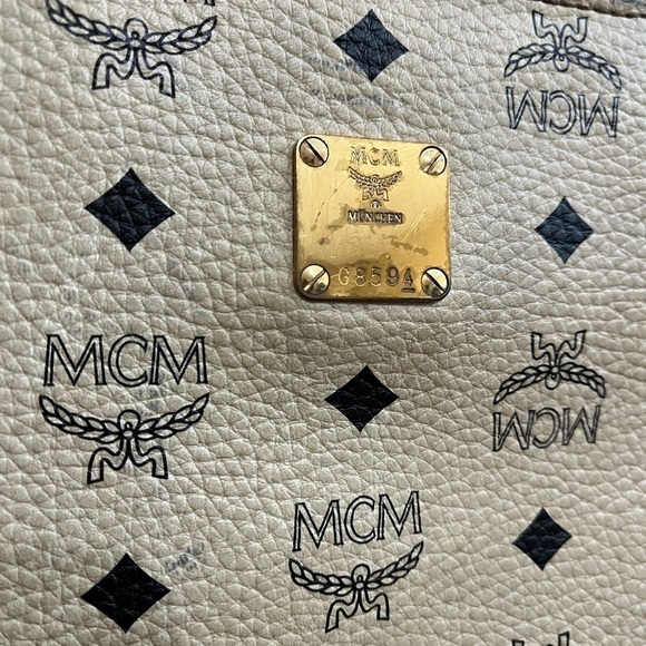 MCM SLING BAG - Picture 4 of 16